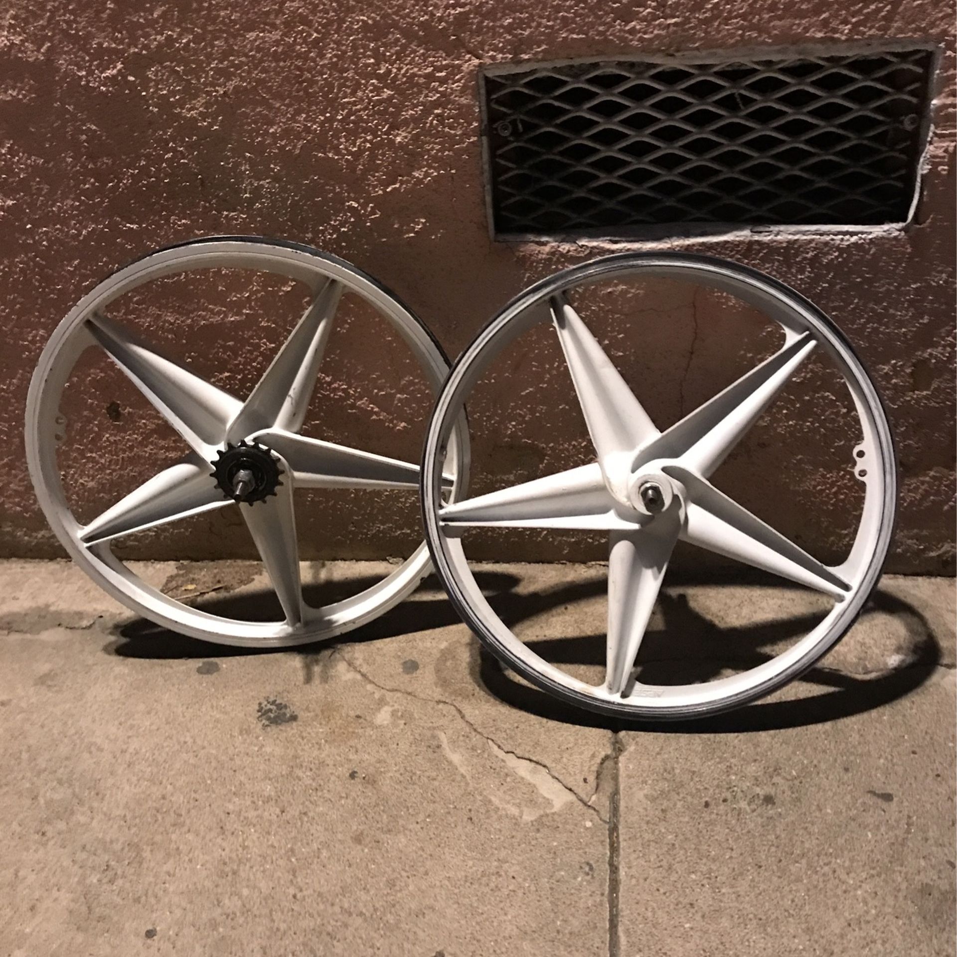 Mongoose Rebel Rims (white)