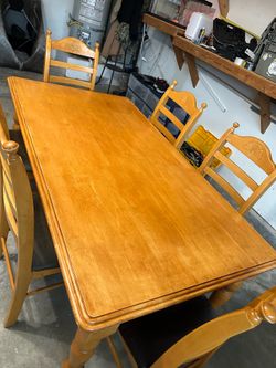 Nice Dining Table & 6 Chairs