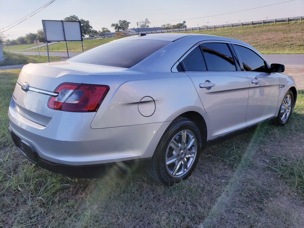 2010 Ford Taurus