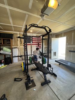 K6 Power Rack With Integrated Pulley System And Bumper Plates
