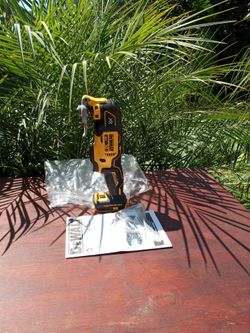 DeWalt 20 v  new.  XR.    Multi tool.   3 speed.   BL.  W /  Blade