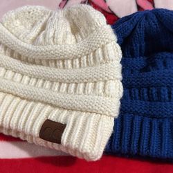 VENDO 2 GORRAS C.C. Por $10 All