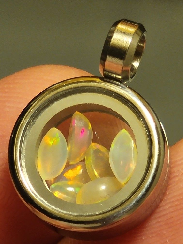 New - 15mm Pendant Filled With Natural Ethiopian Fire Opal Crystals Cabachon Flatbacks Marquise Cut
