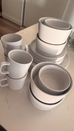 Elama Luxmatte 16 Pc. Dinnerware Set, Service for 4