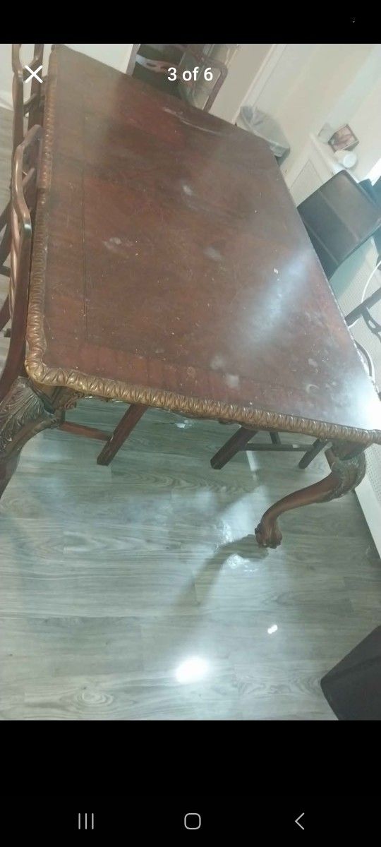 Dining Room Table & Chairs