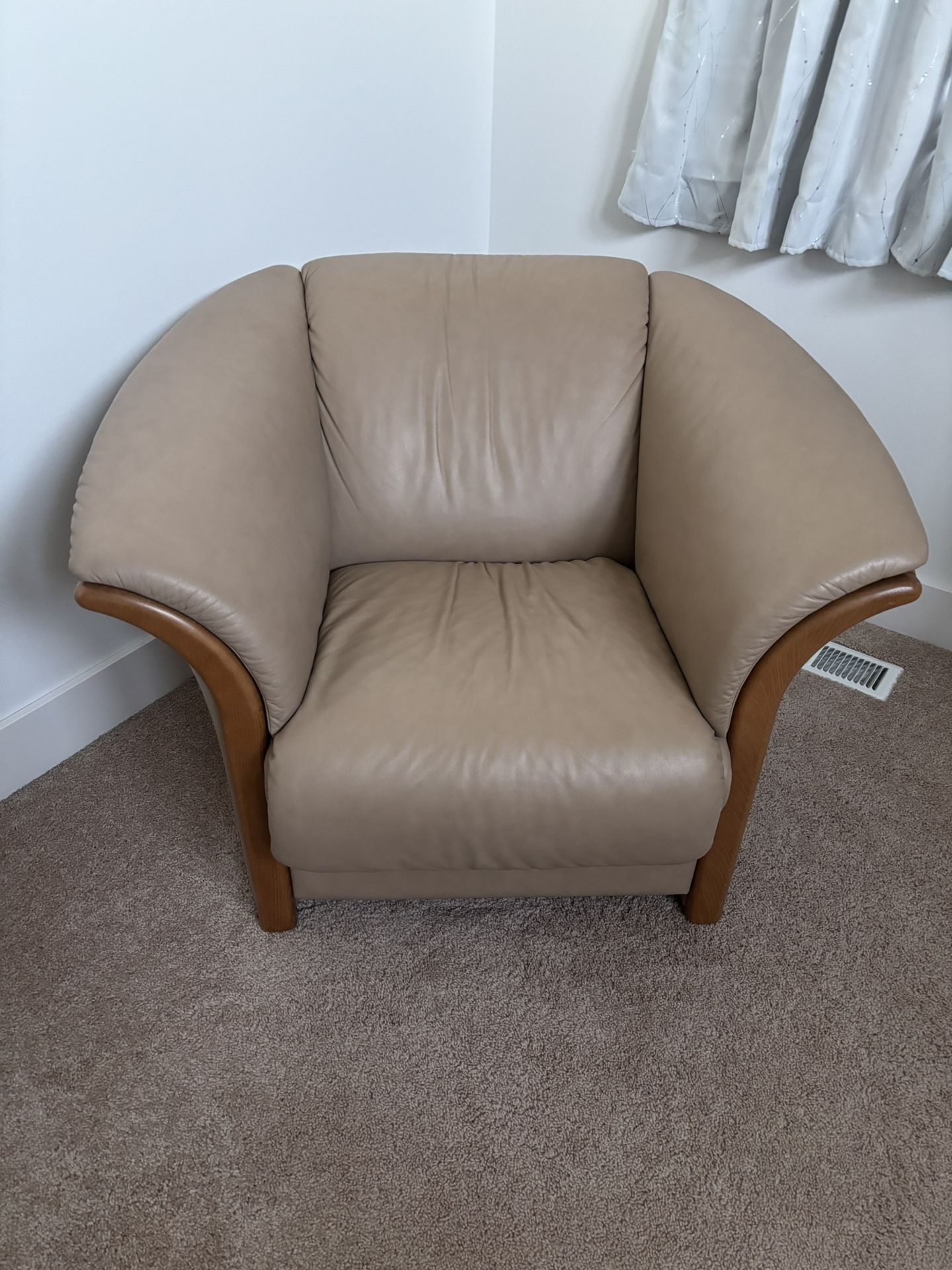 Stressless Manhattan Leather Chair by Ekornes