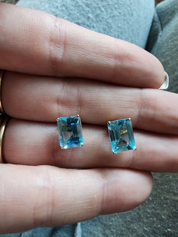 14k Gold Earrings Blue Topaz