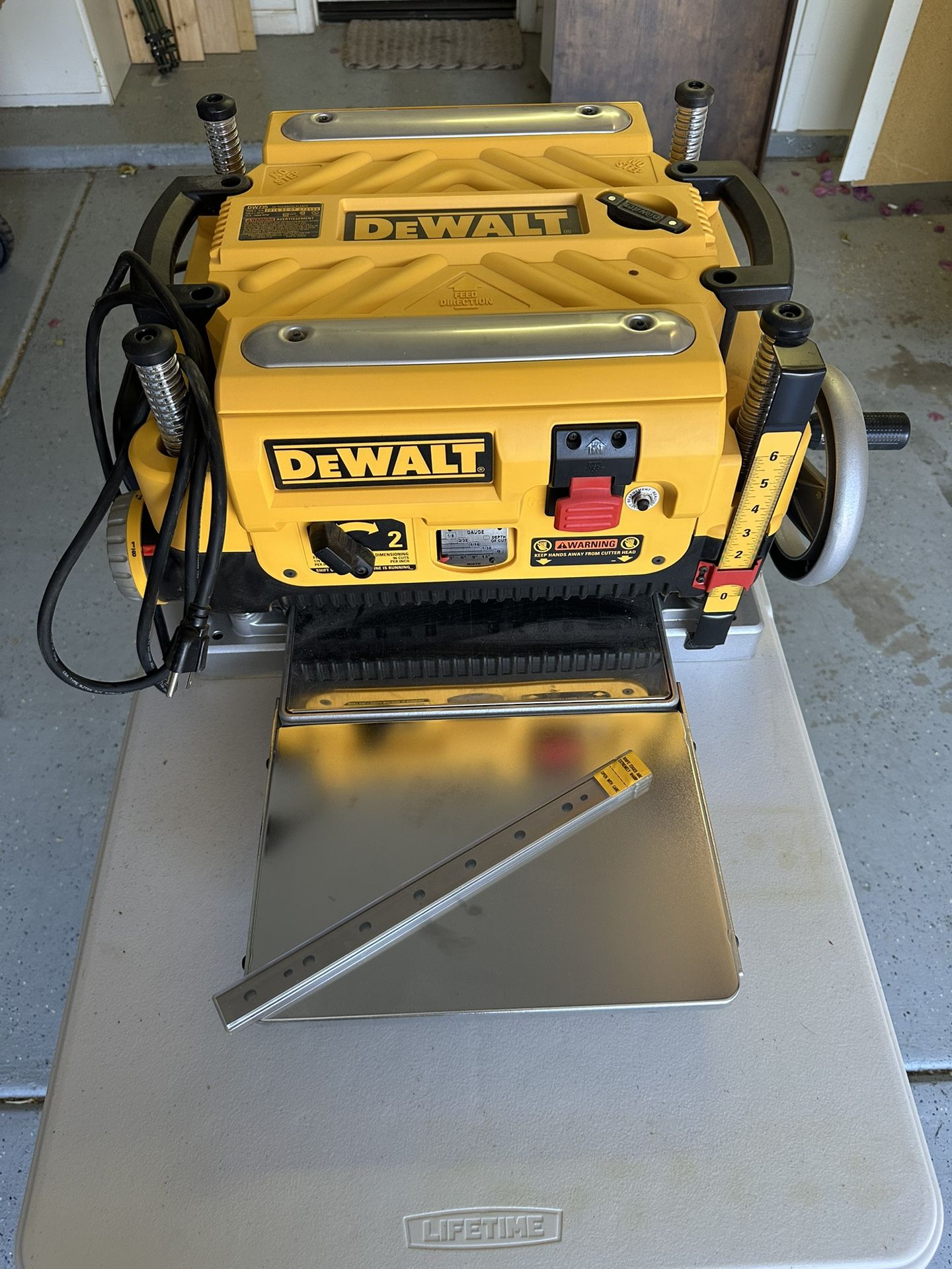 Dewalt Planer With New Extra Blades Pack