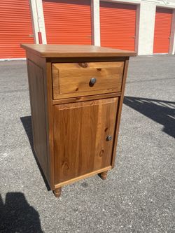 Cute Solid Wood End Table/nightstand