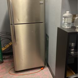Frigidaire Need To Sale Stainless steel Moving 