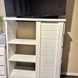 Shelf/dresser