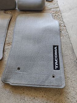 Tacoma Gen 2 floor mats & head rests