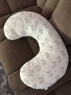 Nursing Pillow – Cute Sheep Print – Great Condition