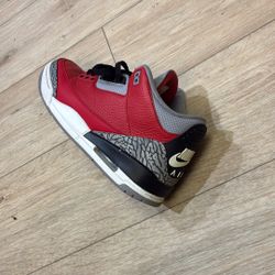This is a Nike Air Jordan 3 Retro SE 'Unite'  Red 104