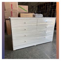 Dresser/ Eight drawers dresser