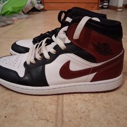 Nike Air Jordan 1 Mid Mens Sz 8.5