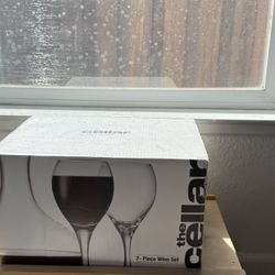 The Cellar Wine Glass 10.75 oz Goblet SET OF 6 & 54 oz Carafe from Macys NEW