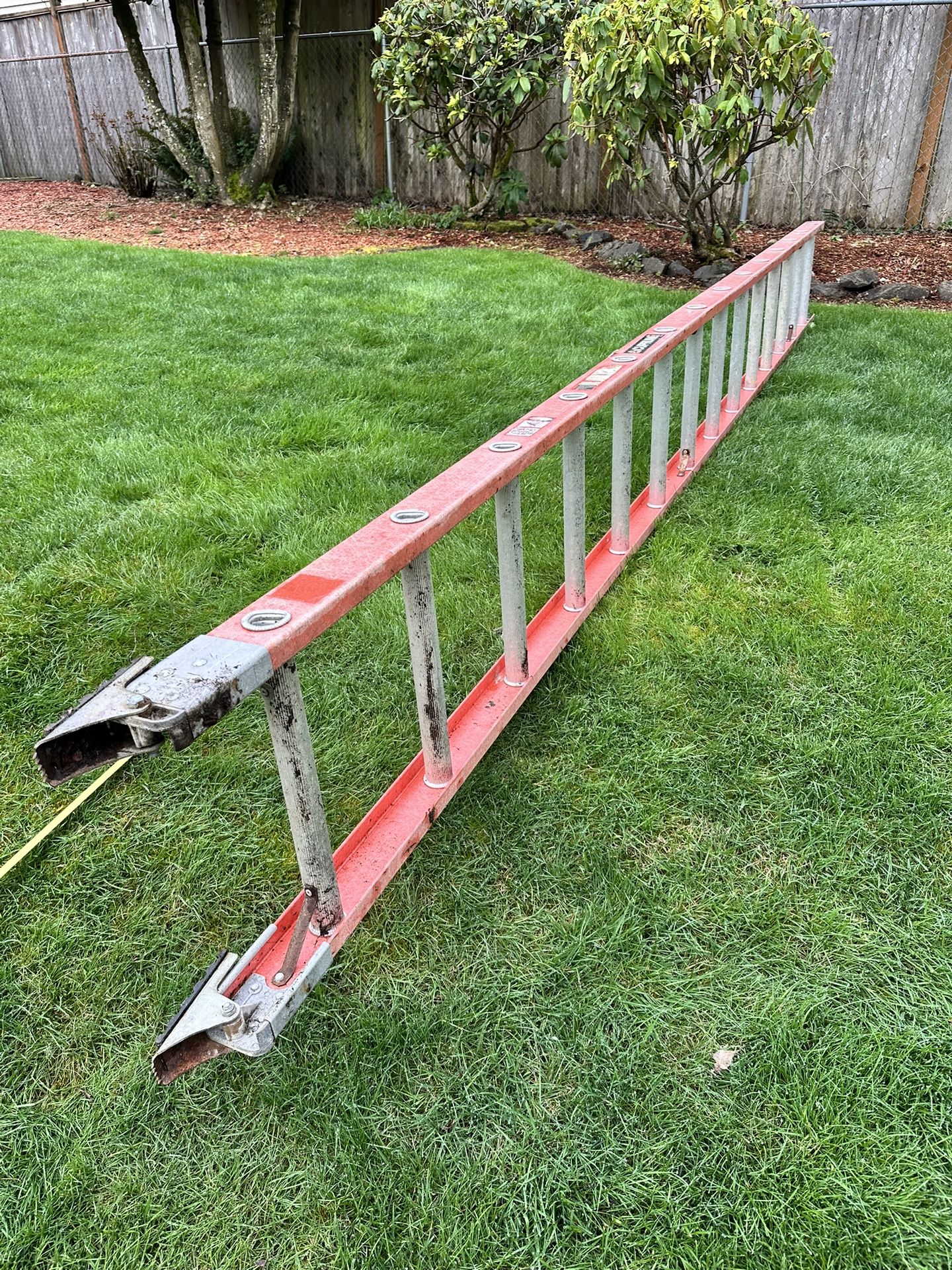 *TRADES? 14 Foot Werner Fiber Glass Ladder (LIKE NEW!)