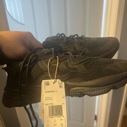 Ozweego J Adidad Women Size 6 1/2 