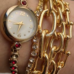 Ladies Watch With A Bracelet 