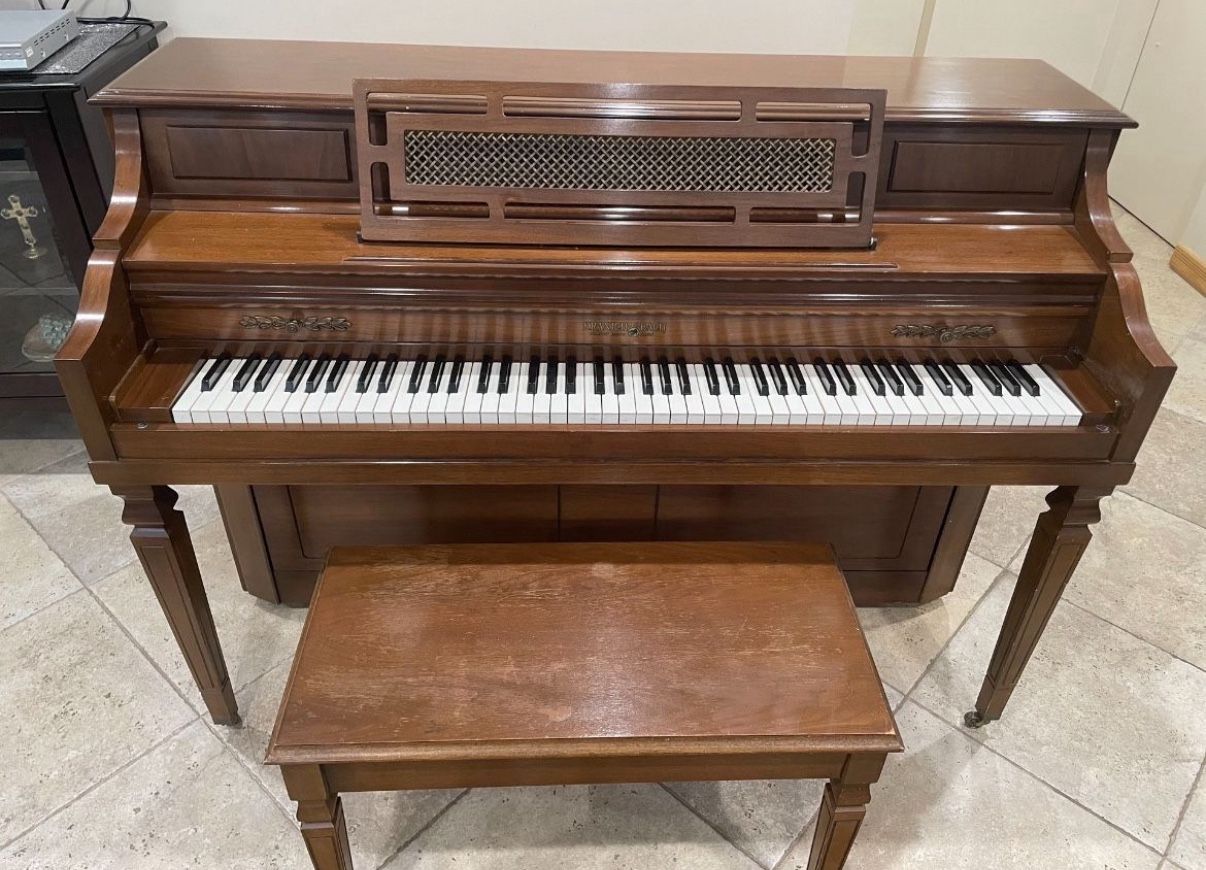 Kranich & Bach Piano With A Seat
