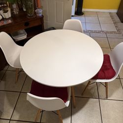 Dinning Table Whit 4 Chairs