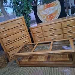 $1,200 OBO VINTAGE BROYHILL FURNITURE SET 