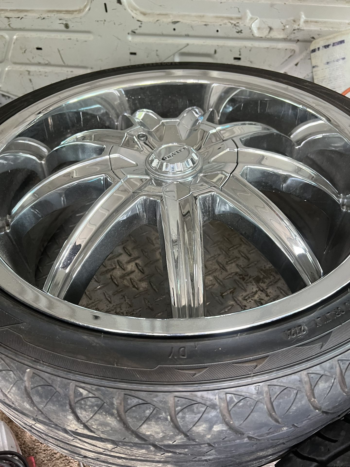20 Inch Wheels, No Scratches Dents. All 4 Center Caps