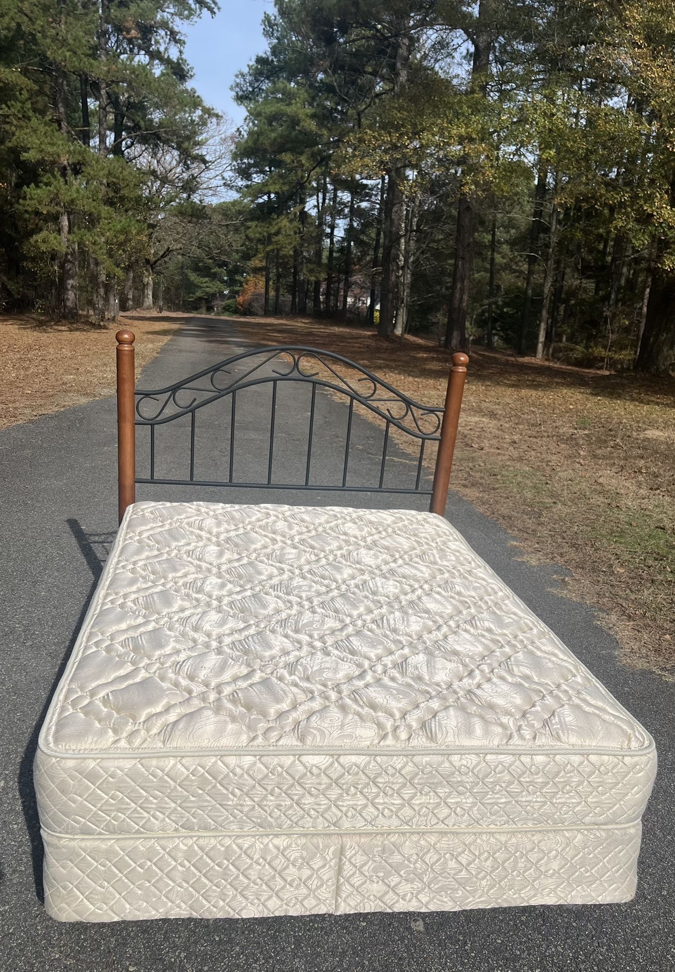 GREAT DEAL!  FULL BED: Headboard, Frame, Mattress and Boxspring- GREAT CONDITION!