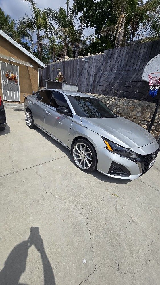 19" RIMS AND BRAND NEW GOODYEAR TIRES