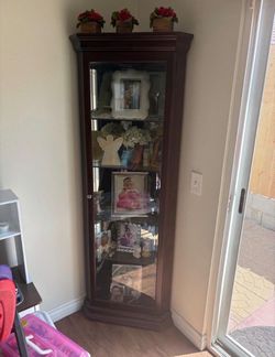 Corner display