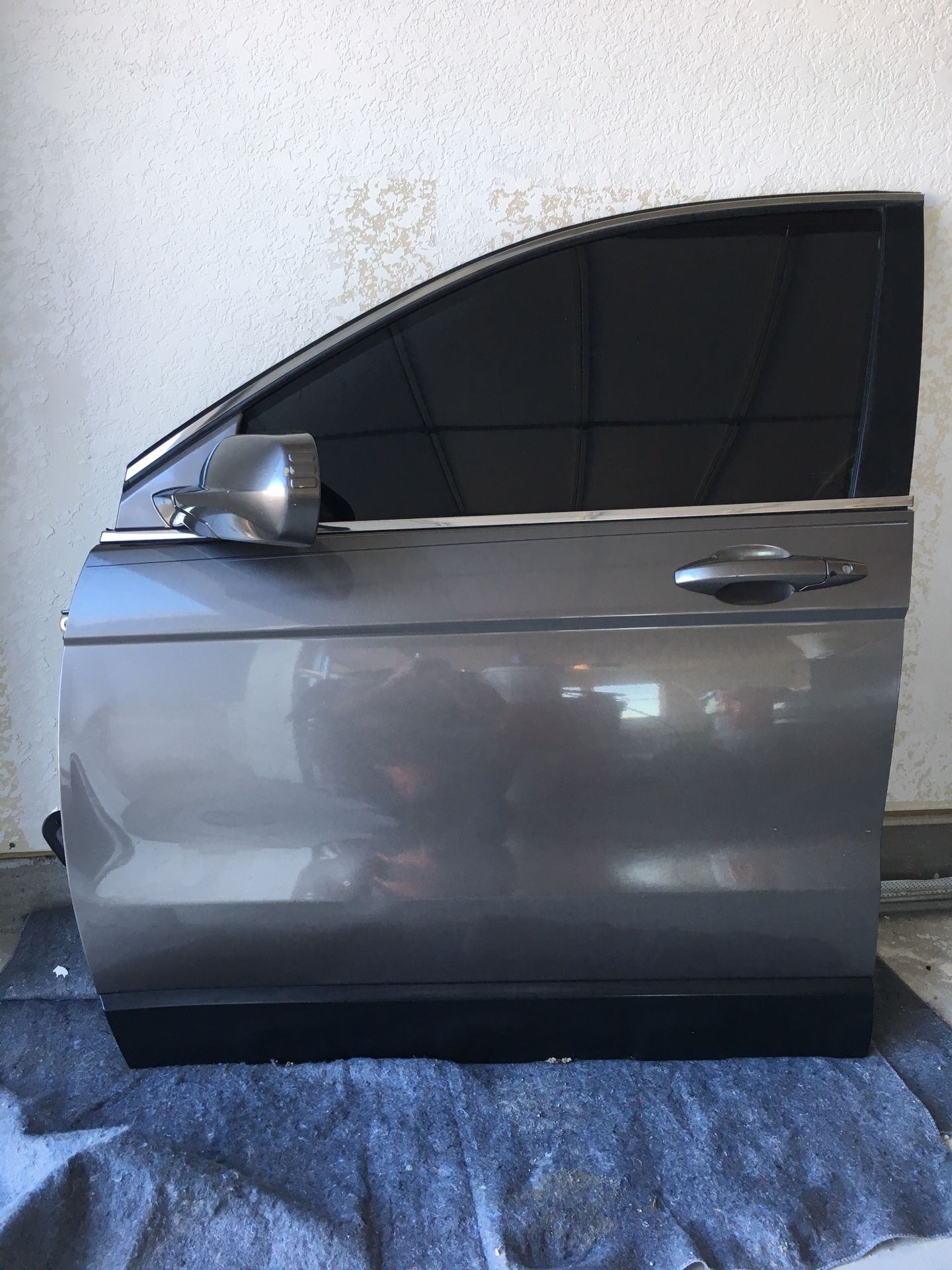 Honda CRV Driver Left Front Door Fits 07-11 w/ Glass, mirror, No plastic inner door panel