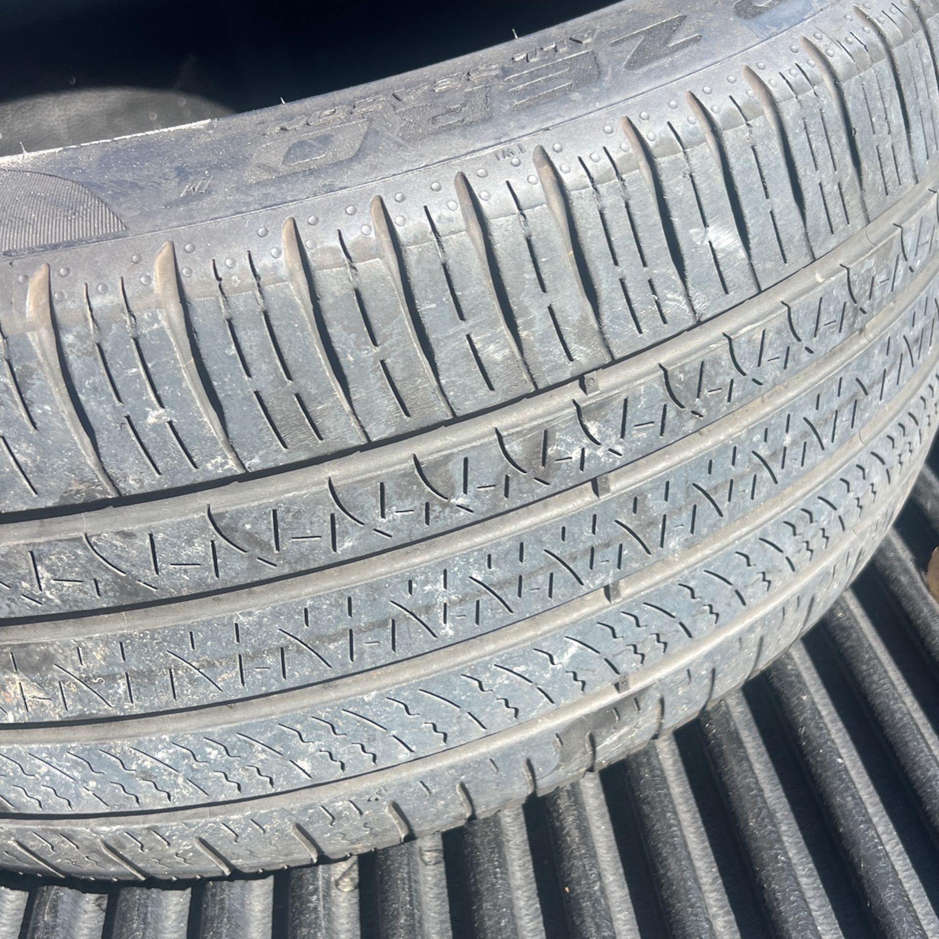 Used Tires 235/45/R18 94V