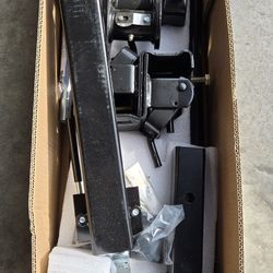 CURT
MV Round Bar Weight Distribution Hitch Kit, 2in., Universal (10K - 14K lbs., 31-3/16 in. Bars)