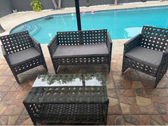 Brand new 4 piece outdoor patio set