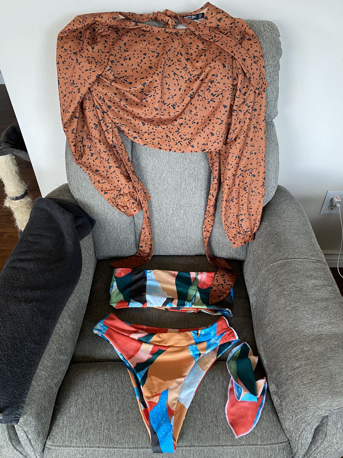 Woman’s Bikini Swimsuit & Crop Top 2pc Lot Sz M