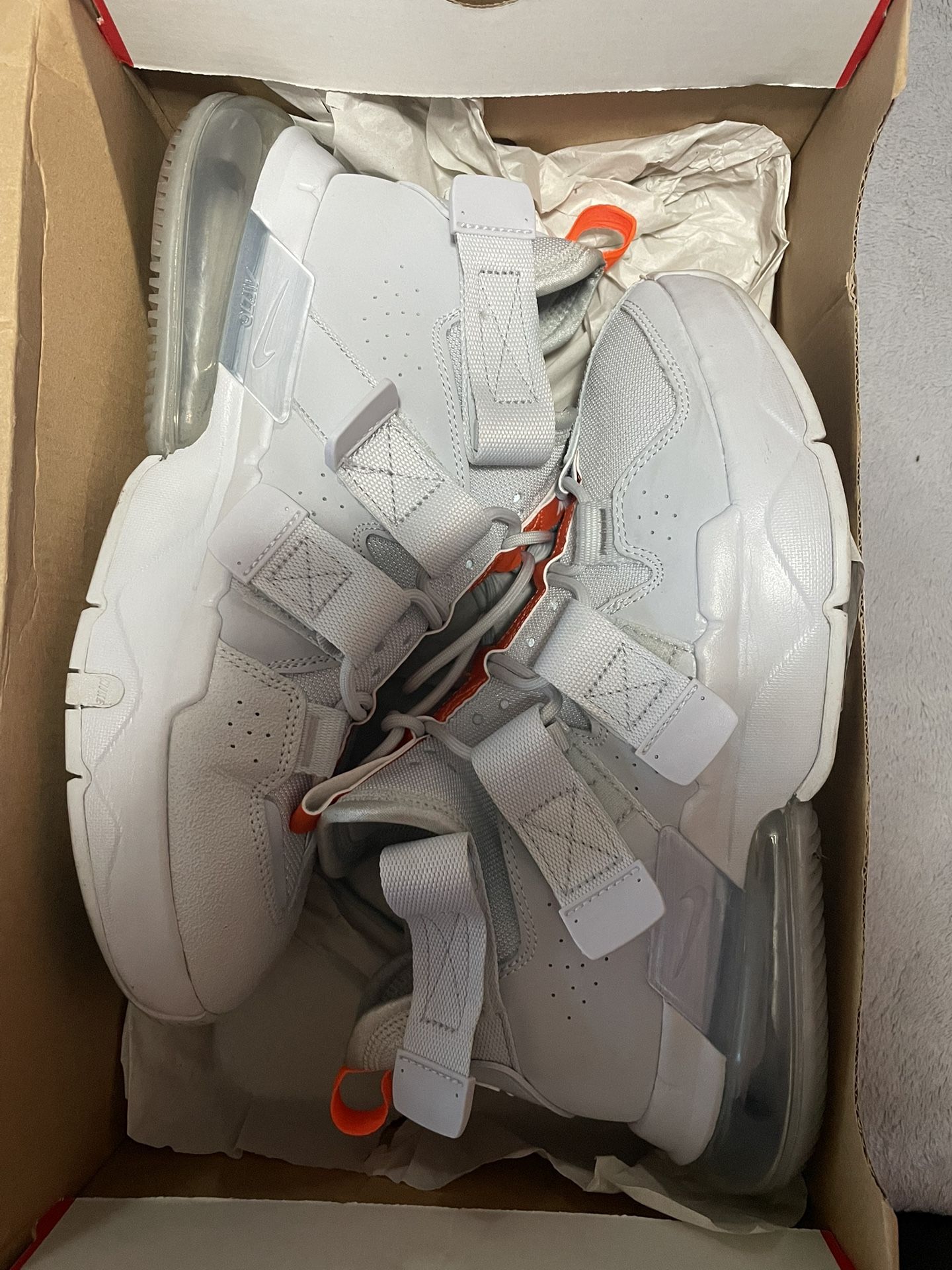 nike air edge 270 Size 9 Shoes worn Once Comes With Box