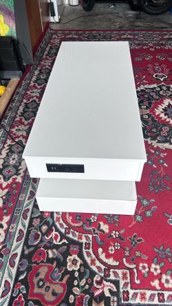 Modern White Lift-Top Coffee Table w/ Hidden Storage, Power Outlets & USB Charging