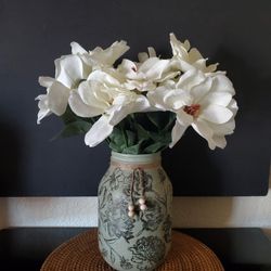 New Vase - Flowers & Mat Not Included