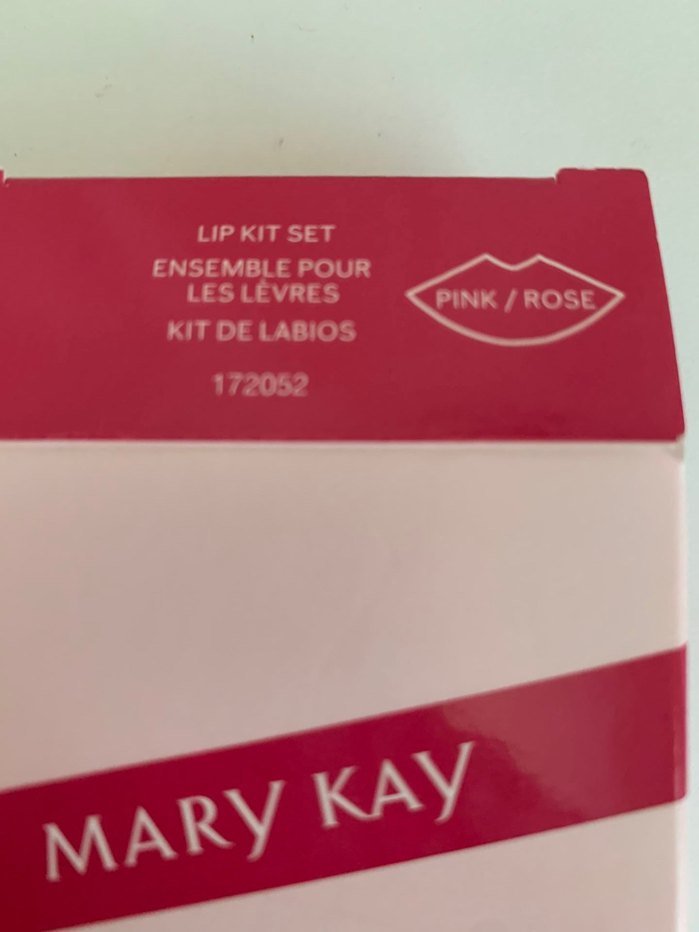 MK. Kit Foundation Primer Sunscreen SPF 15, Mascara Lash Love Gano rama and Lip Kit.