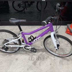 Woom 4  7speed   20 Inch  All Aluminum Light Weight Kids Bike With Water Bottle Holder And Lights In Wheels Great Shape