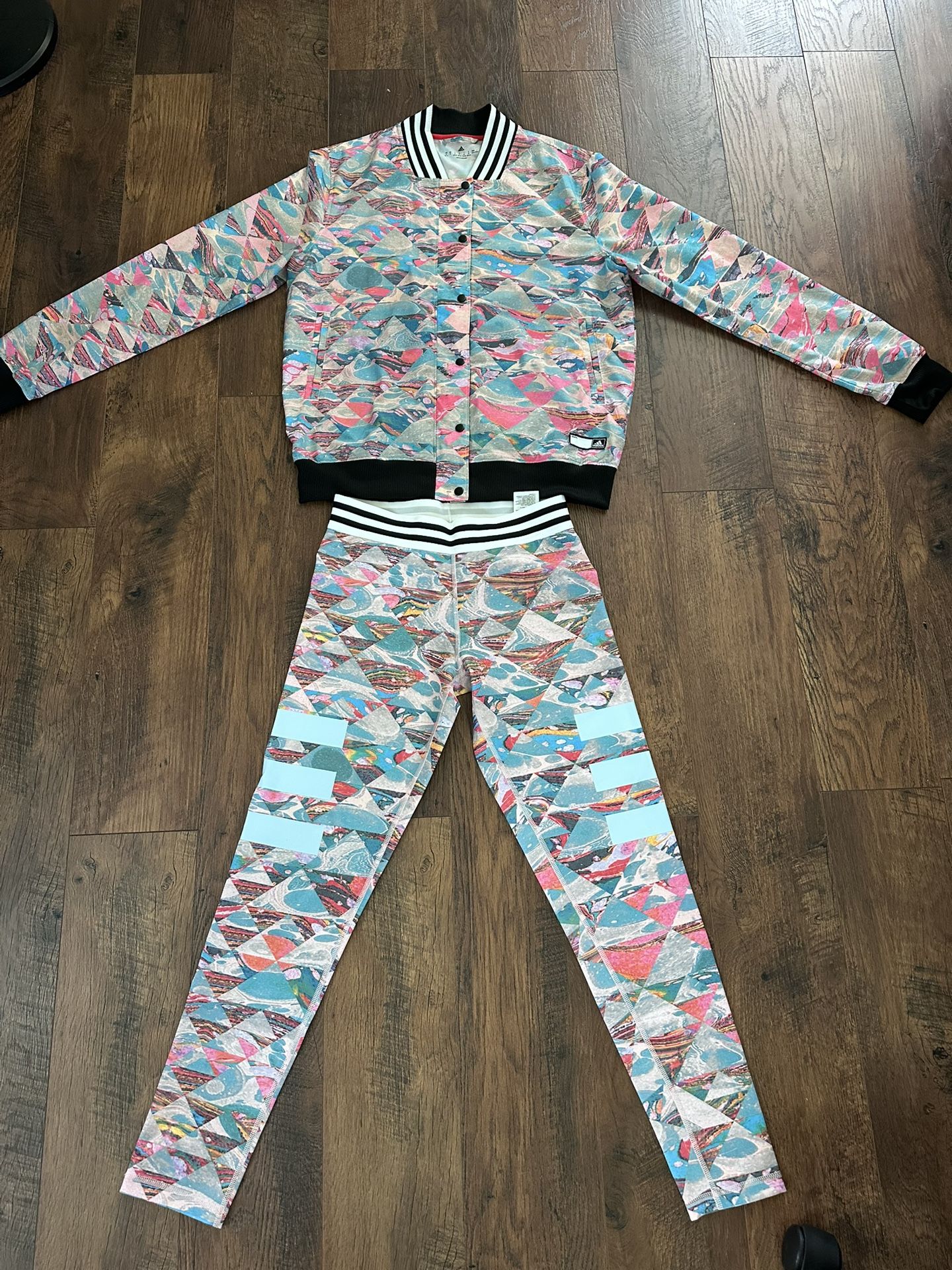 Women’s Adidas Sets Size Medium
