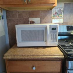 Hamilton Beach White Microwave 