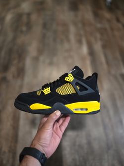 Jordan 4 Thunder