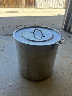 Large stock pot