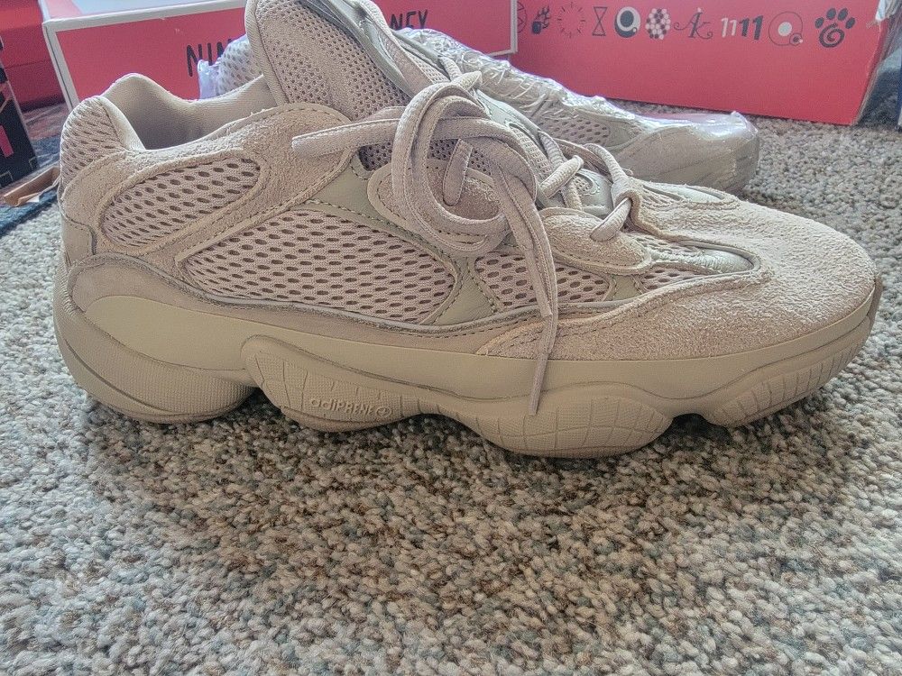 Dead Stock Yeezy 500. 10.5 Mens.