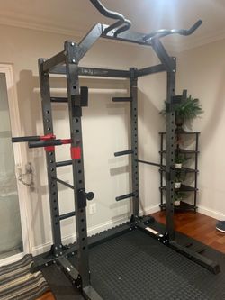 Like new power Rack with pull-up bars and dip bars and hooks and weight holders and pin safety