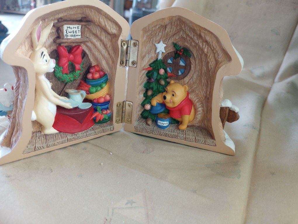 Disney 1995 Vintage Pooh"Christmas At Our House" Piglet Hingedtree