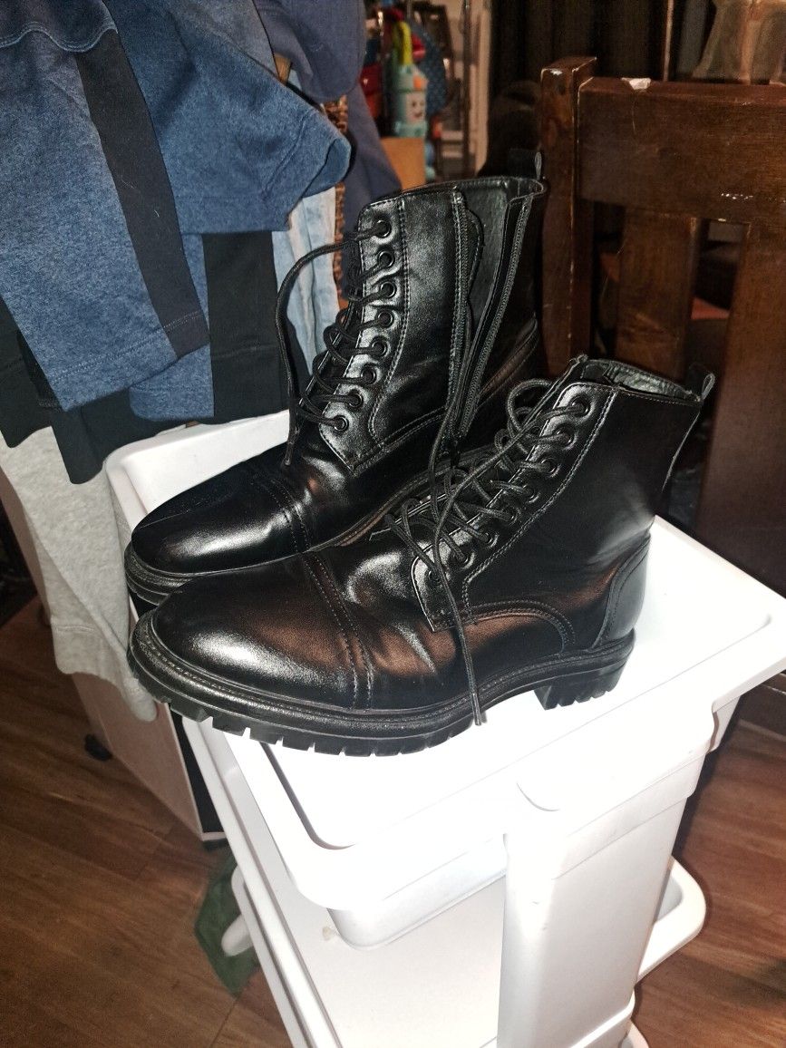 Black Boots Unisex But Size Is 10.5 Mens 