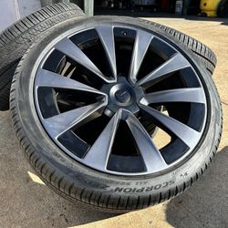 OEM 2024 Tesla Model X Plaid Wheels 265/35/22 and 285/35/22 Pirelli All Season